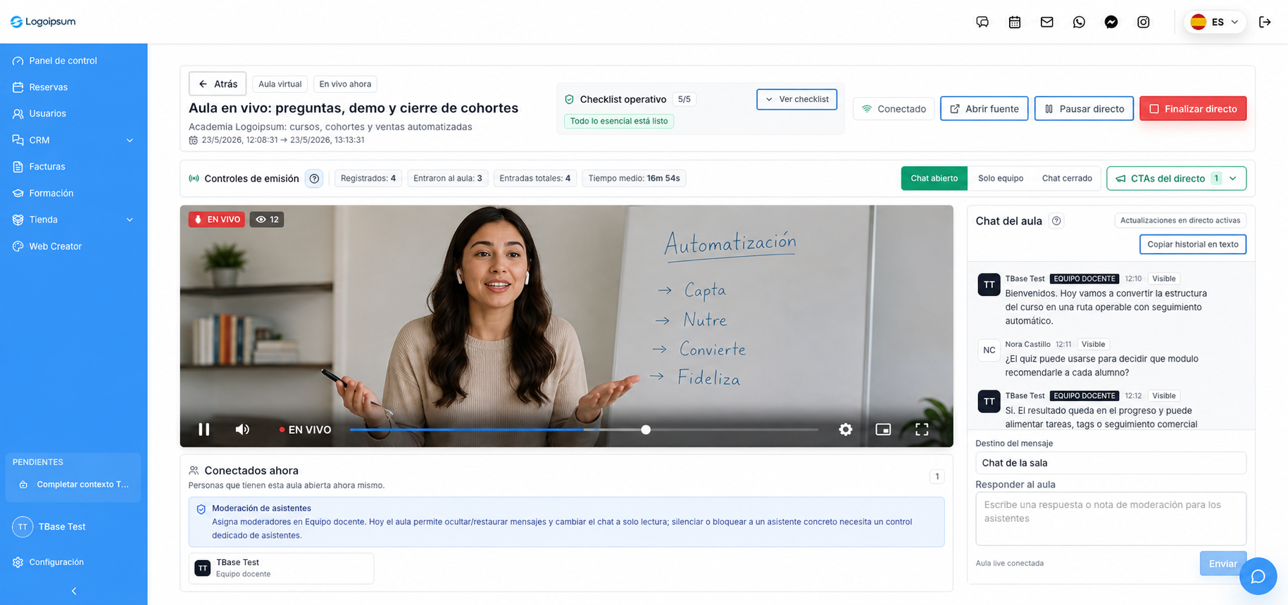 Captura real del aula en vivo del tenant TBase Test con video, chat, checklist operativo y CTAs